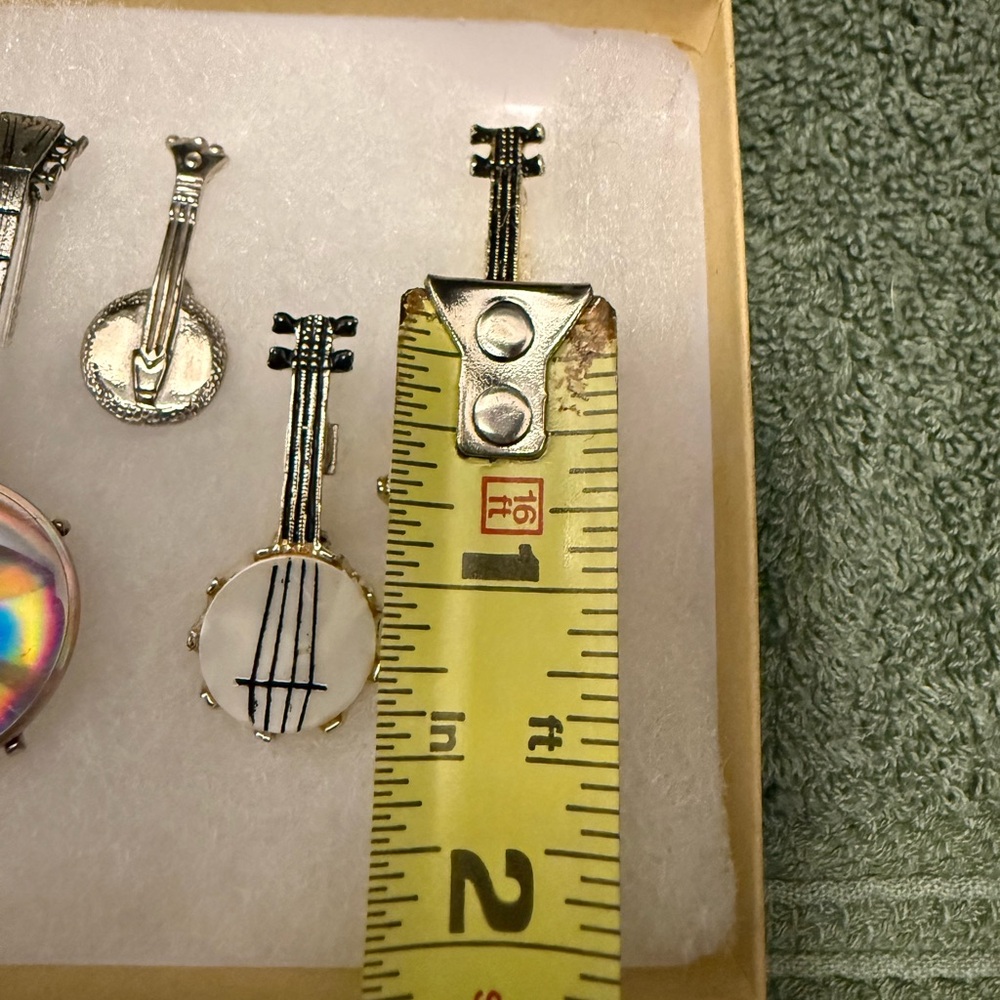 EUC Banjo Bundle of (4) Musical Brooches/Pins for Bluegrass Music Enthusiasts - Picture 4 of 5